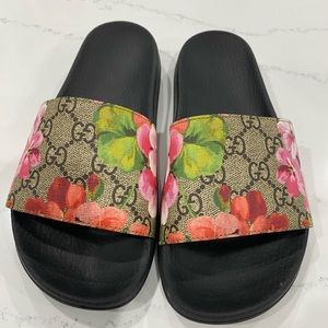 Pursuit Slide Sandal
GUCCI